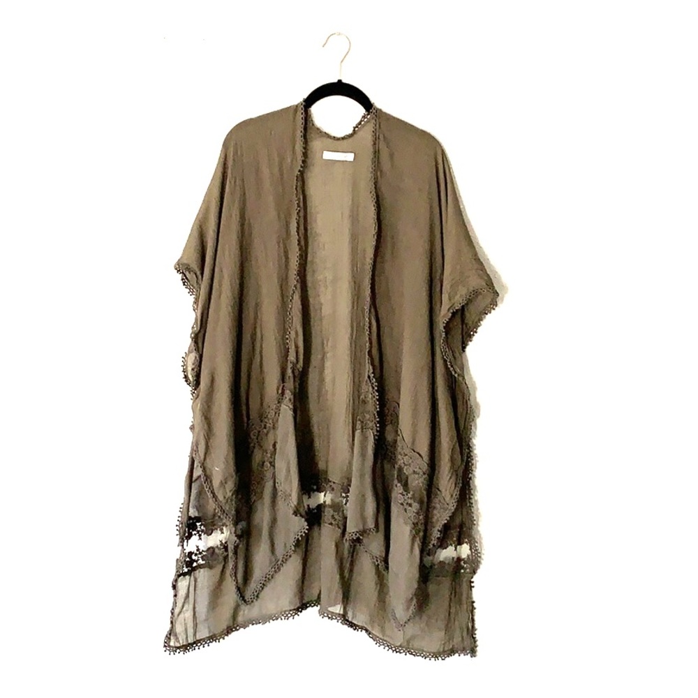 Francesca’s kimono in olive green w/ lace detail